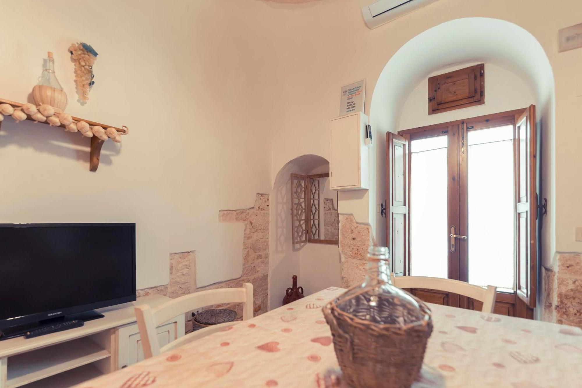 Bed and Breakfast Trulli Antichi Mestieri - Widespread Trulli In The Historic Center Альберобелло Экстерьер фото