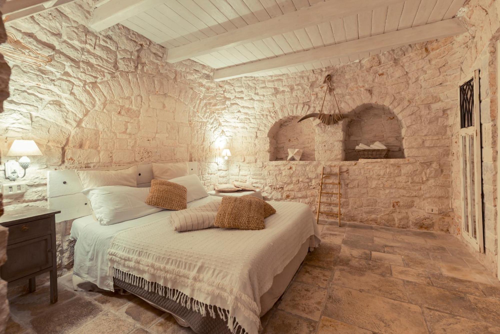 Bed and Breakfast Trulli Antichi Mestieri - Widespread Trulli In The Historic Center Альберобелло Экстерьер фото