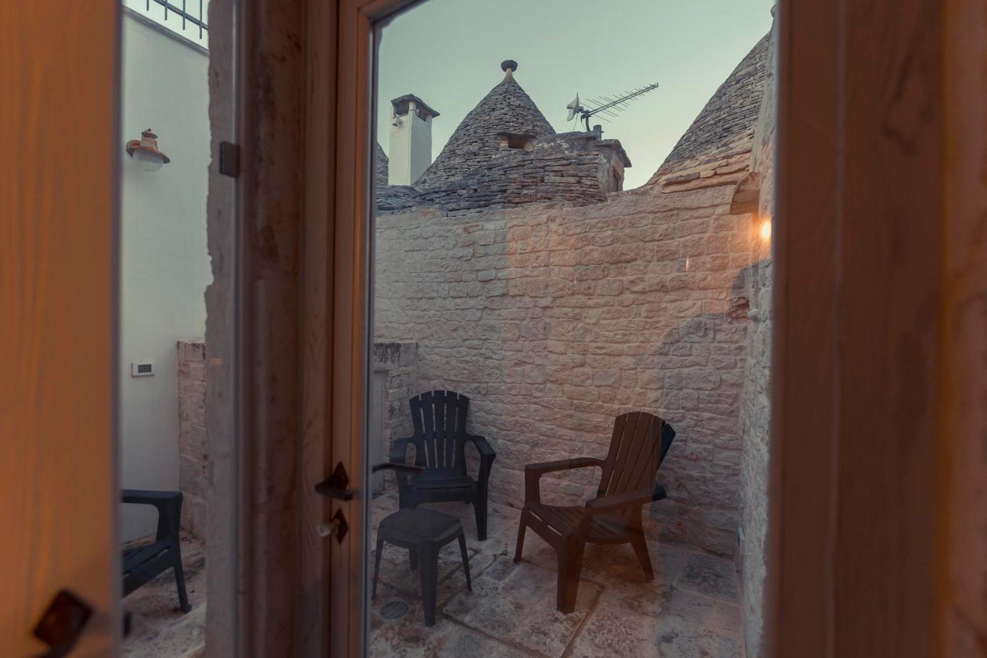 Bed and Breakfast Trulli Antichi Mestieri - Widespread Trulli In The Historic Center Альберобелло Экстерьер фото