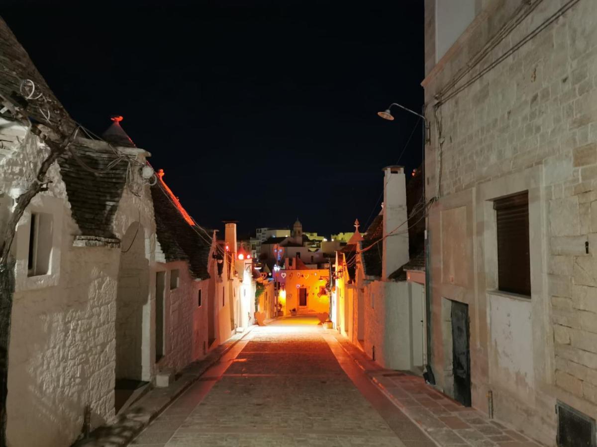 Trulli Antichi Mestieri - Widespread Trulli In The Historic Center Альберобелло Экстерьер фото